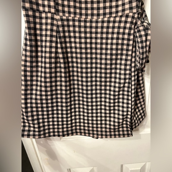 NEW 🆕 Stylish Black and Brown Checkered Dress with Shorts - Picture 3 of 7